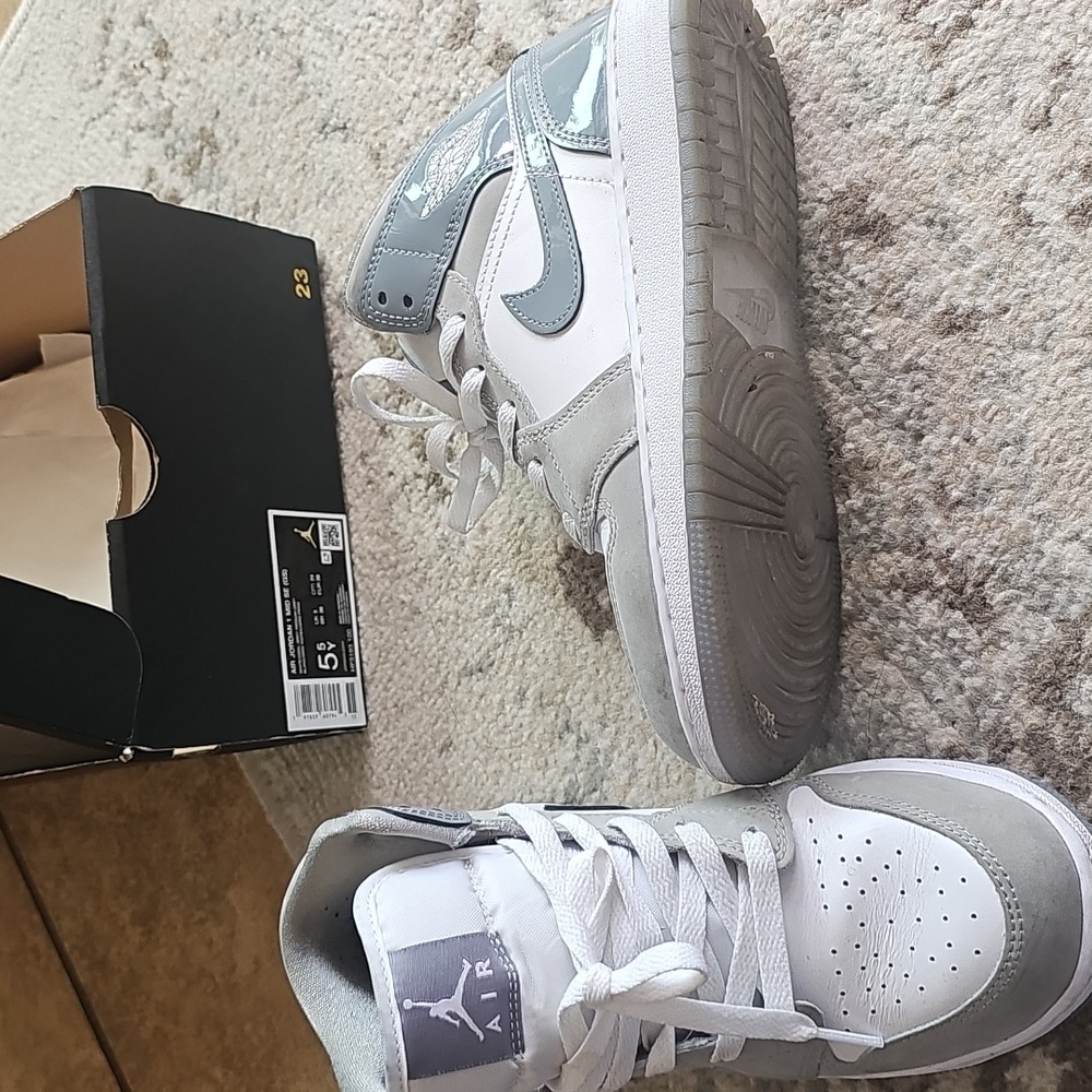 Nike Air Jordan 1 Mid SE GS Cool Grey HF3193-100 Youth Size 5.5